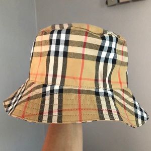 Burberry bucket hat